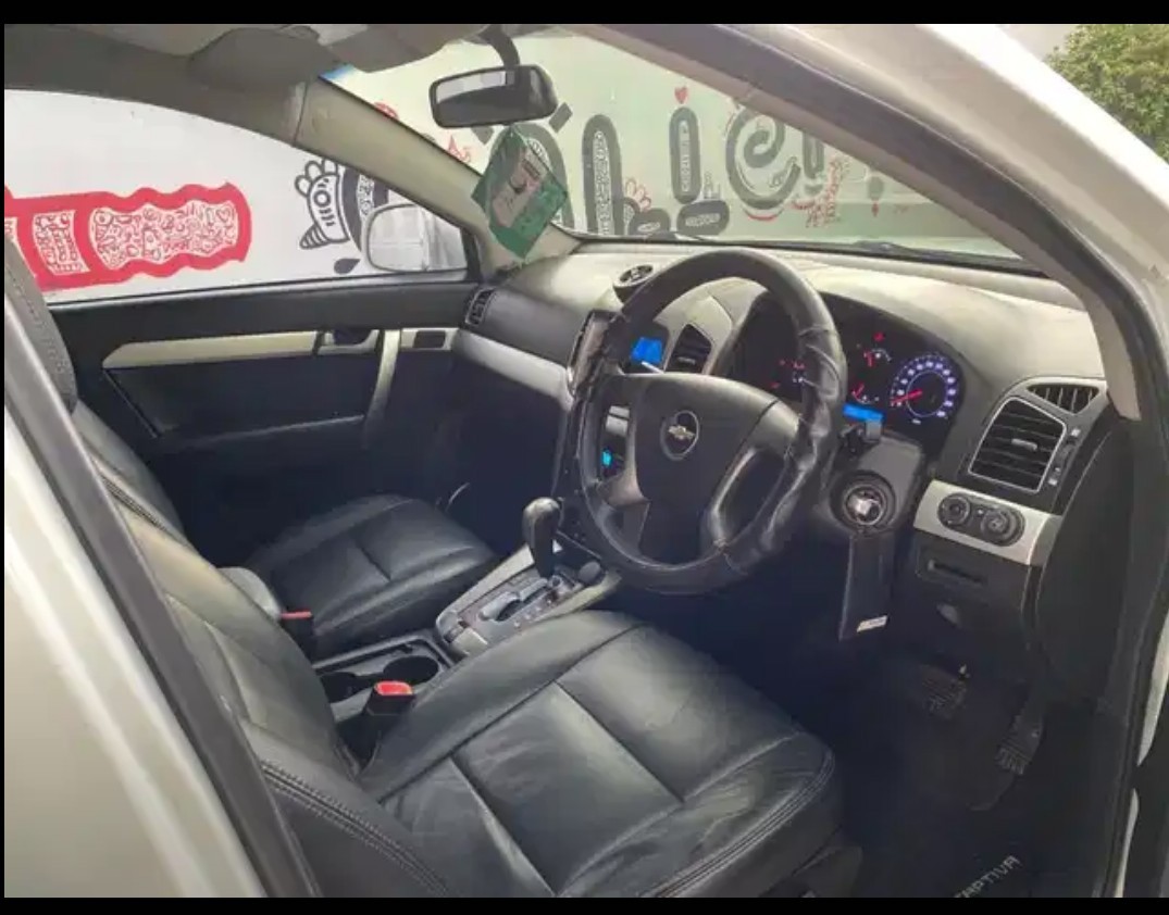 2012 Chevrolet Captiva  BENSIN 2.4 L A/T 2012 Chevrolet Captiva  BENSIN 2.4 L A/T