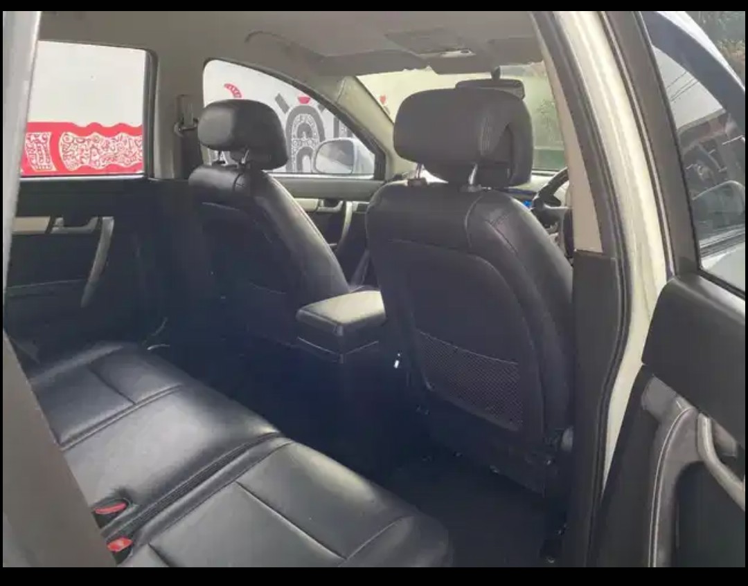 2012 Chevrolet Captiva  BENSIN 2.4 L A/T 2012 Chevrolet Captiva  BENSIN 2.4 L A/T