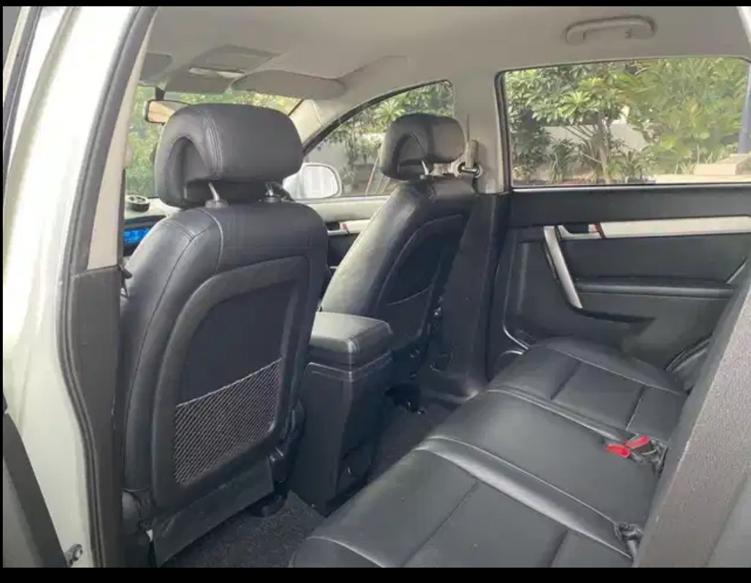 2012 Chevrolet Captiva  BENSIN 2.4 L A/T 2012 Chevrolet Captiva  BENSIN 2.4 L A/T