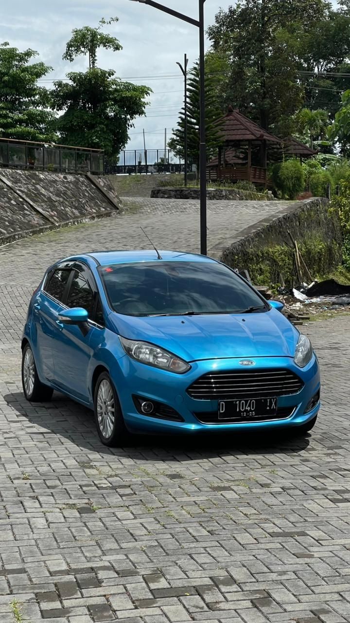 2014 Ford Fiesta  1.6 L AT S
