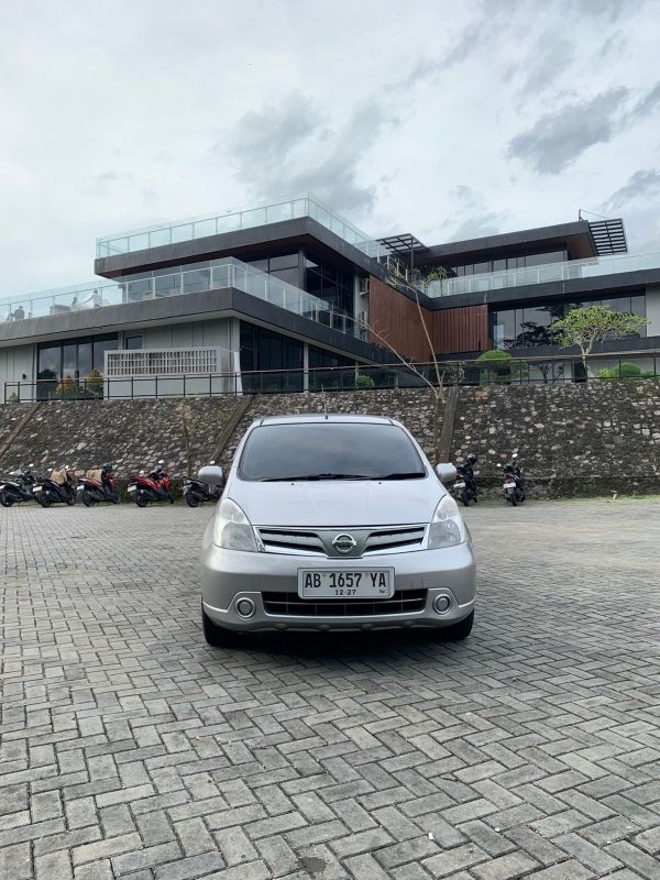 2012 Nissan Grand Livina  1.5 SV MT