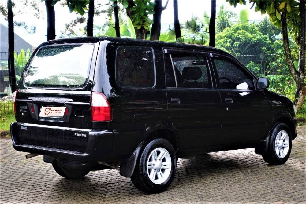 Dijual 2017 Isuzu Panther LM SMART TURBO 2.5L MT LM SMART TURBO 2.5L MT Bekas