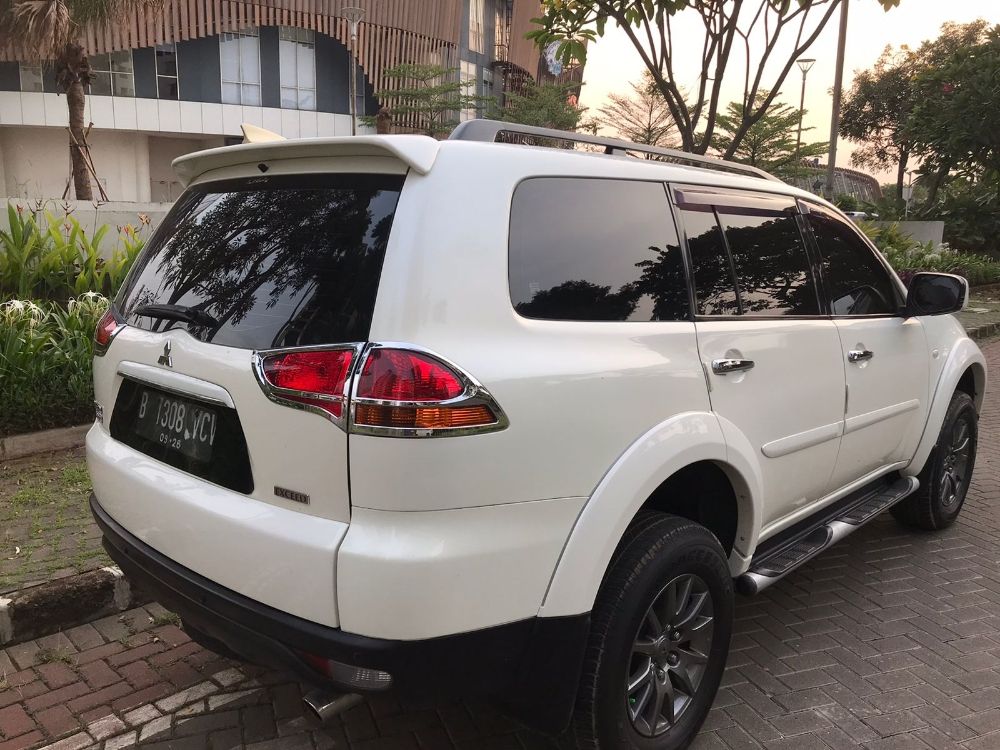 Old 2011 Mitsubishi Pajero 2.5 EXCEED 4X2 A/T JEP 2.5 EXCEED 4X2 A/T JEP