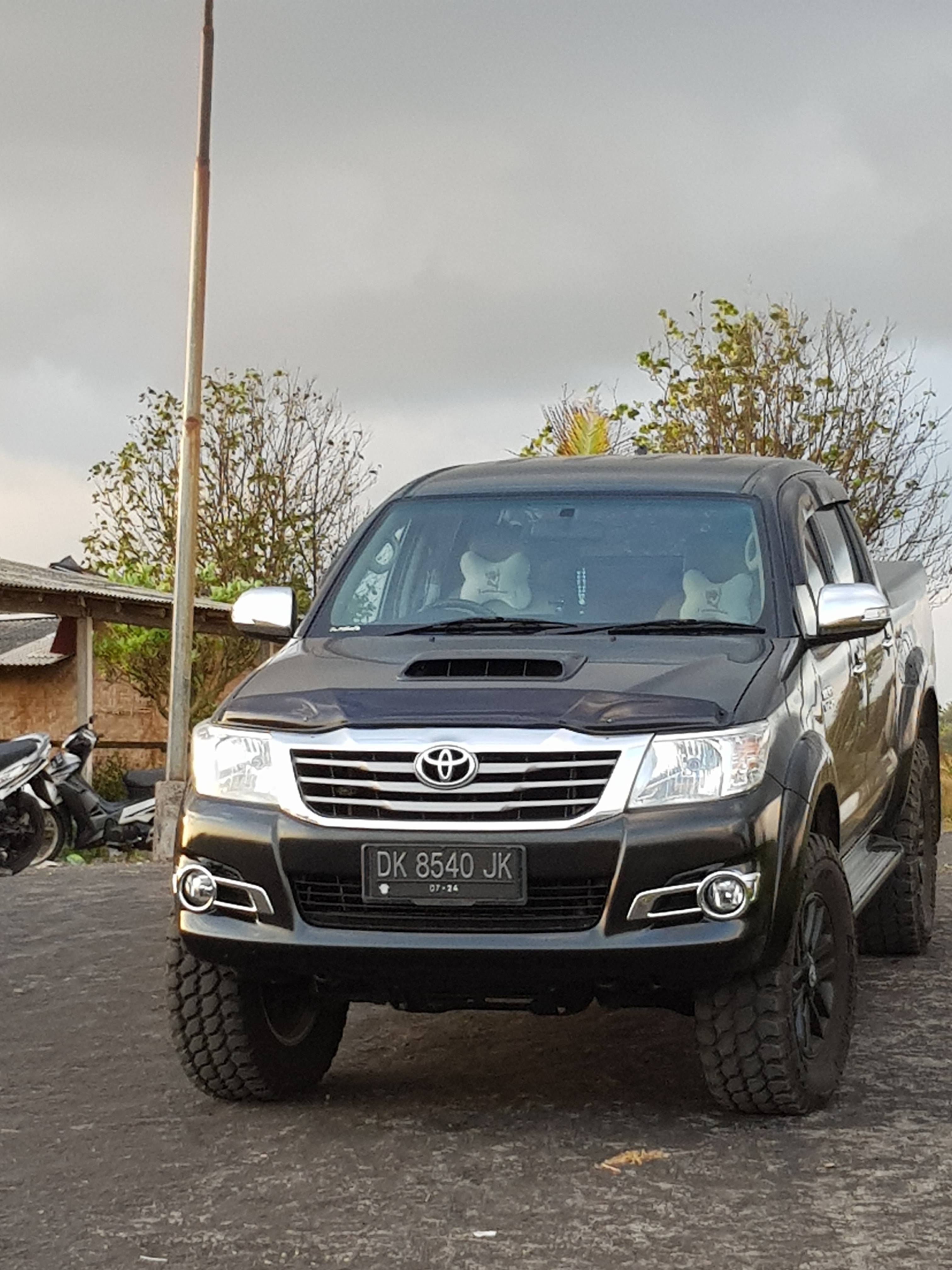 Old 2014 Toyota Hilux Double Cabin V 2.5L MT Double Cabin V 2.5L MT