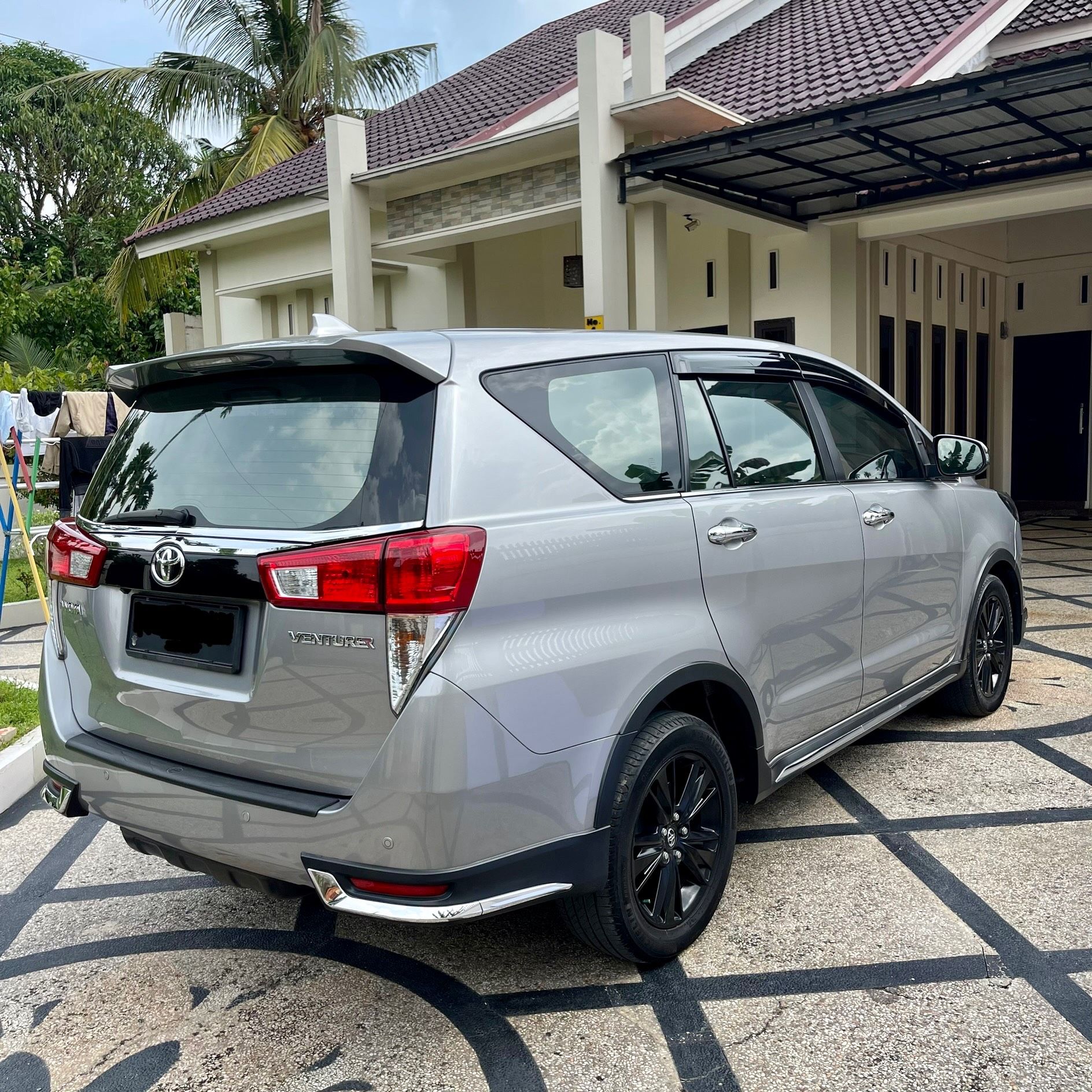Dijual 2018 Toyota Venturer 2.4L AT DSL 2.4L AT DSL Bekas
