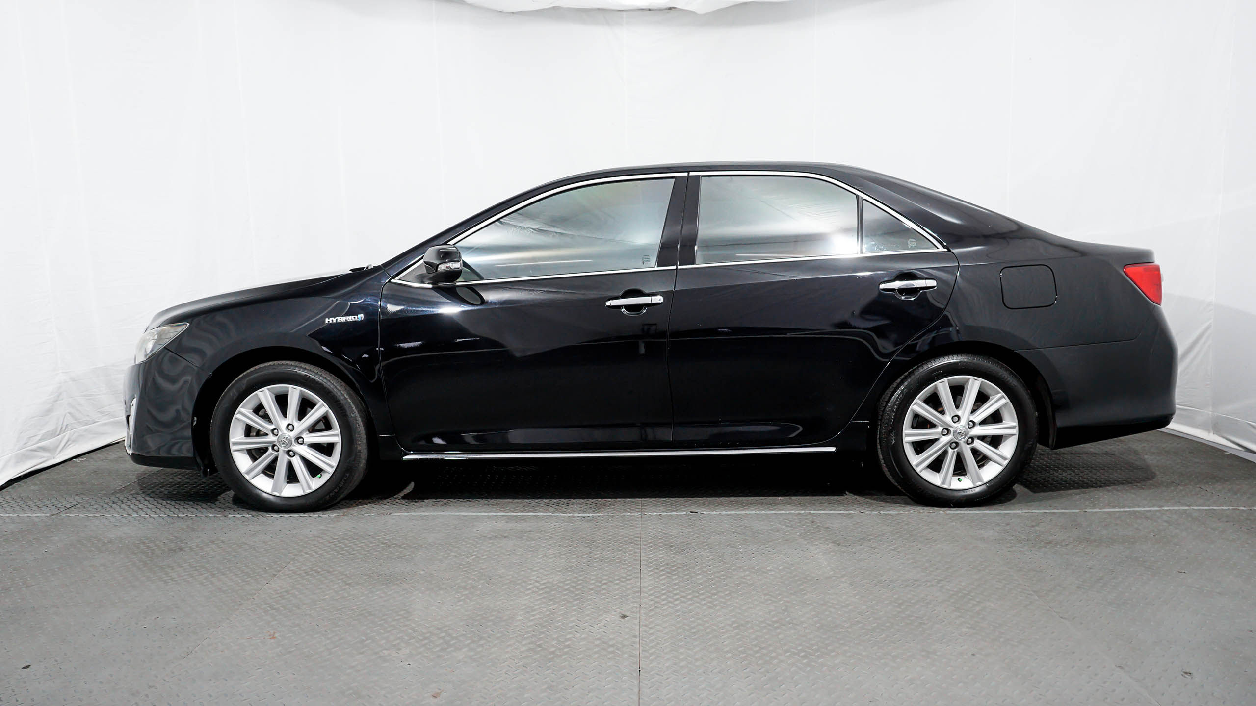 Old 2012 Toyota Camry Hybrid 2.4L AT 2.4L AT