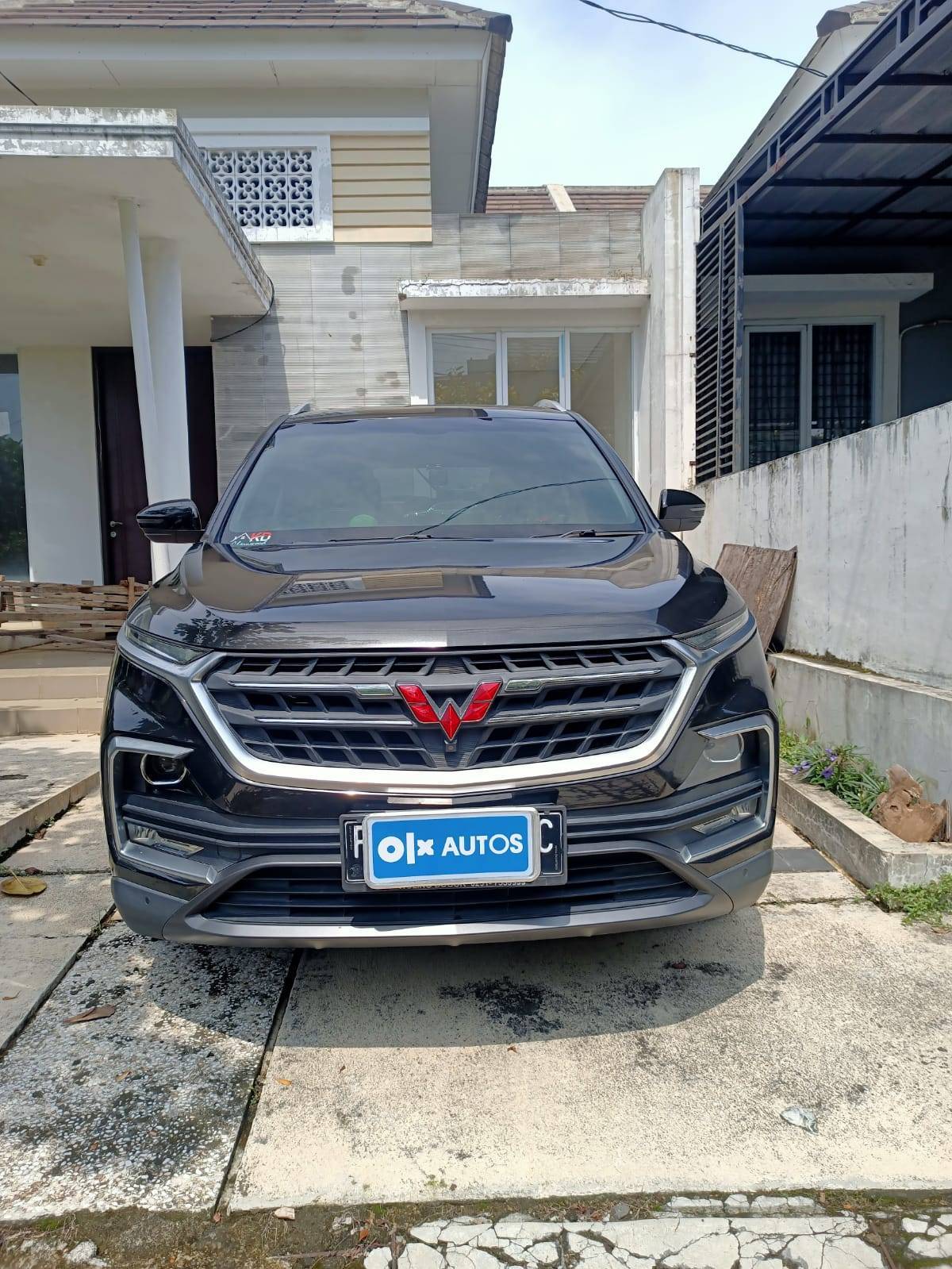 2019 Wuling Almaz 1.5 LT LUX + SC CVT  A/T 1.5 LT LUX + SC CVT (4X2) A/T bekas