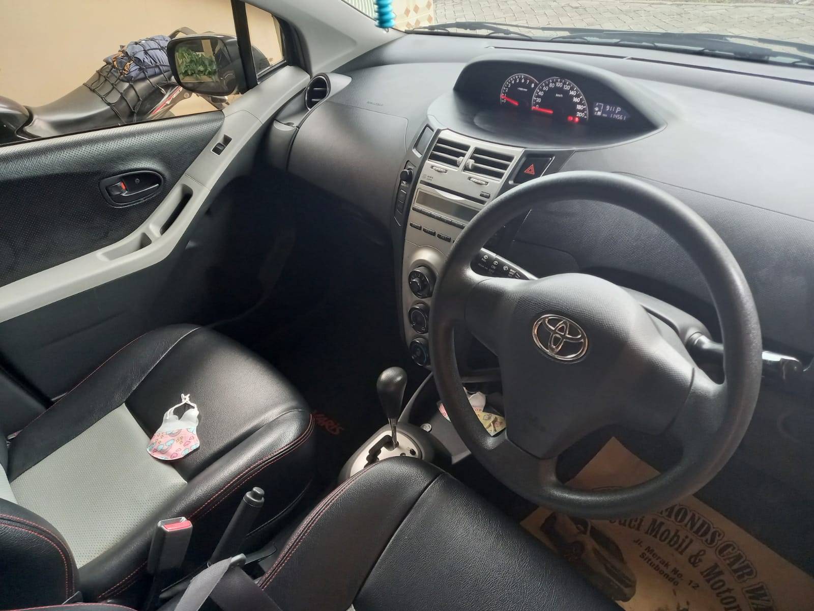 2011 Toyota Yaris  E AT E AT tua
