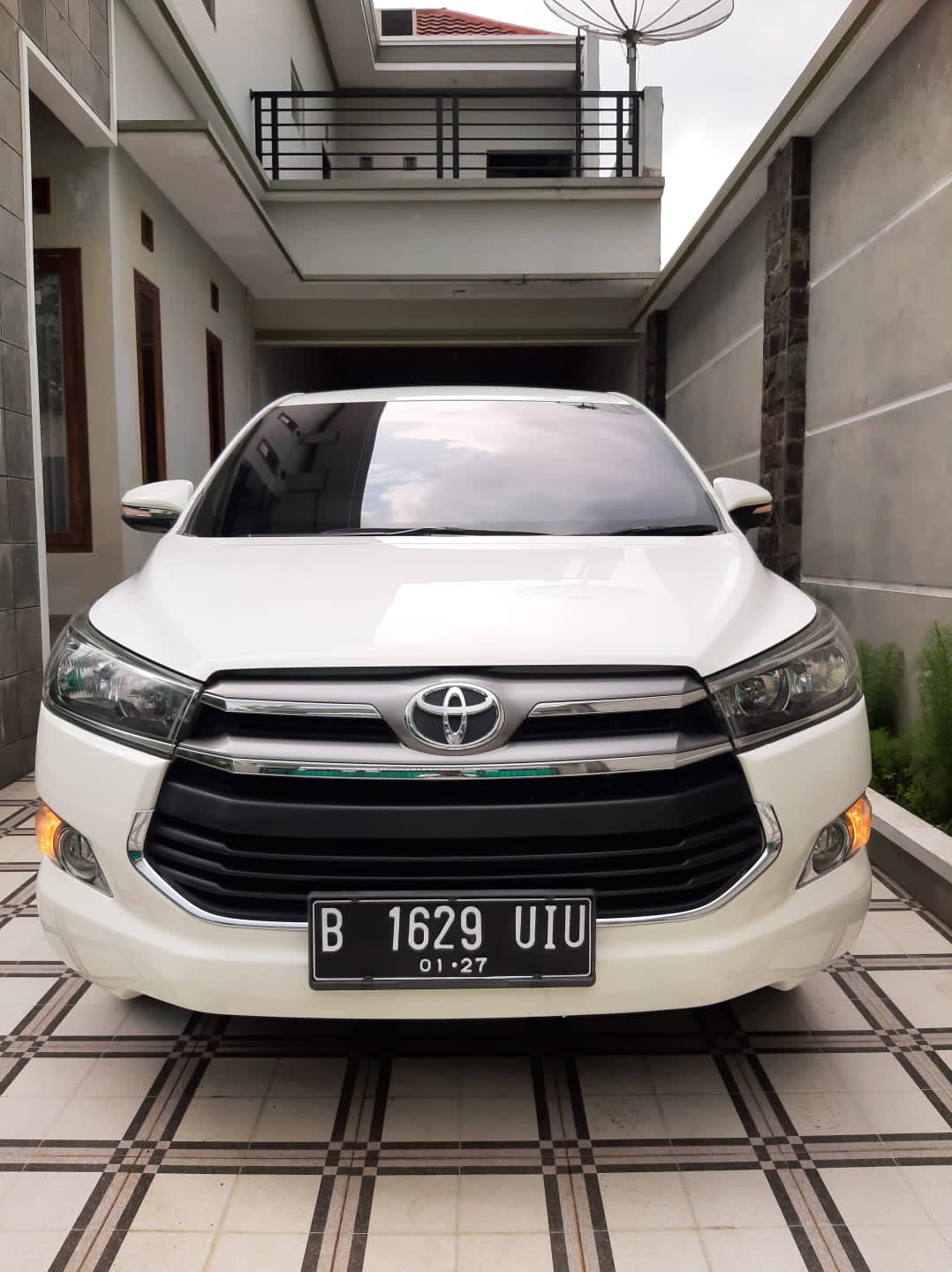 2016 Toyota Kijang Innova REBORN 2.0 V MT REBORN 2.0 V MT bekas