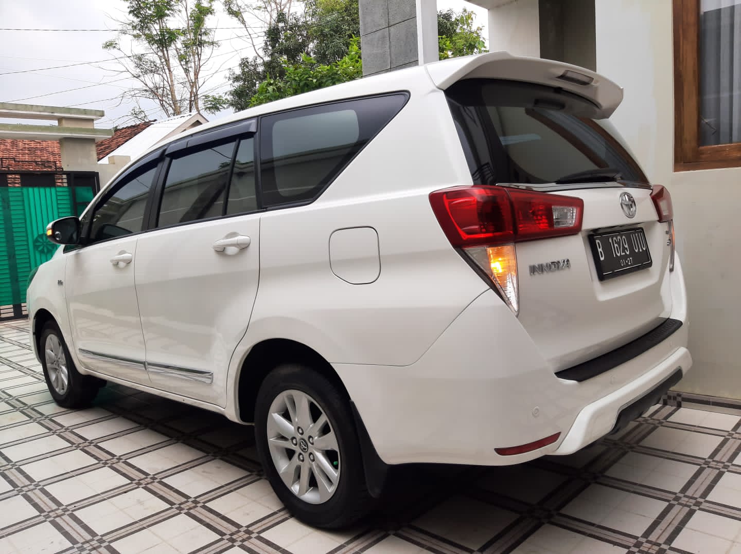2016 Toyota Kijang Innova REBORN 2.0 V MT REBORN 2.0 V MT tua