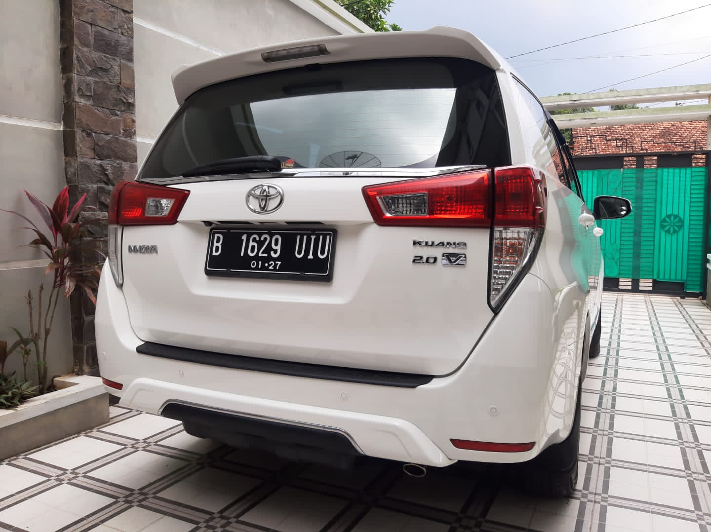 Dijual 2016 Toyota Kijang Innova REBORN 2.0 V MT REBORN 2.0 V MT Bekas