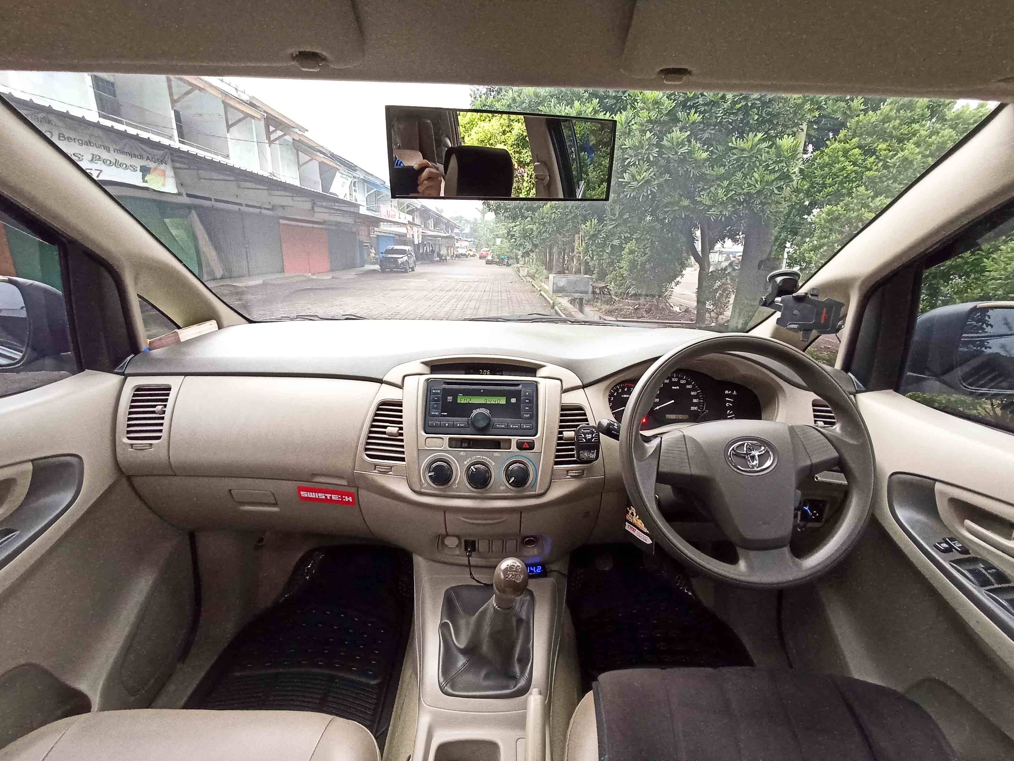 Dijual 2013 Toyota Kijang Innova 2.0 J MT 2.0 J MT Bekas