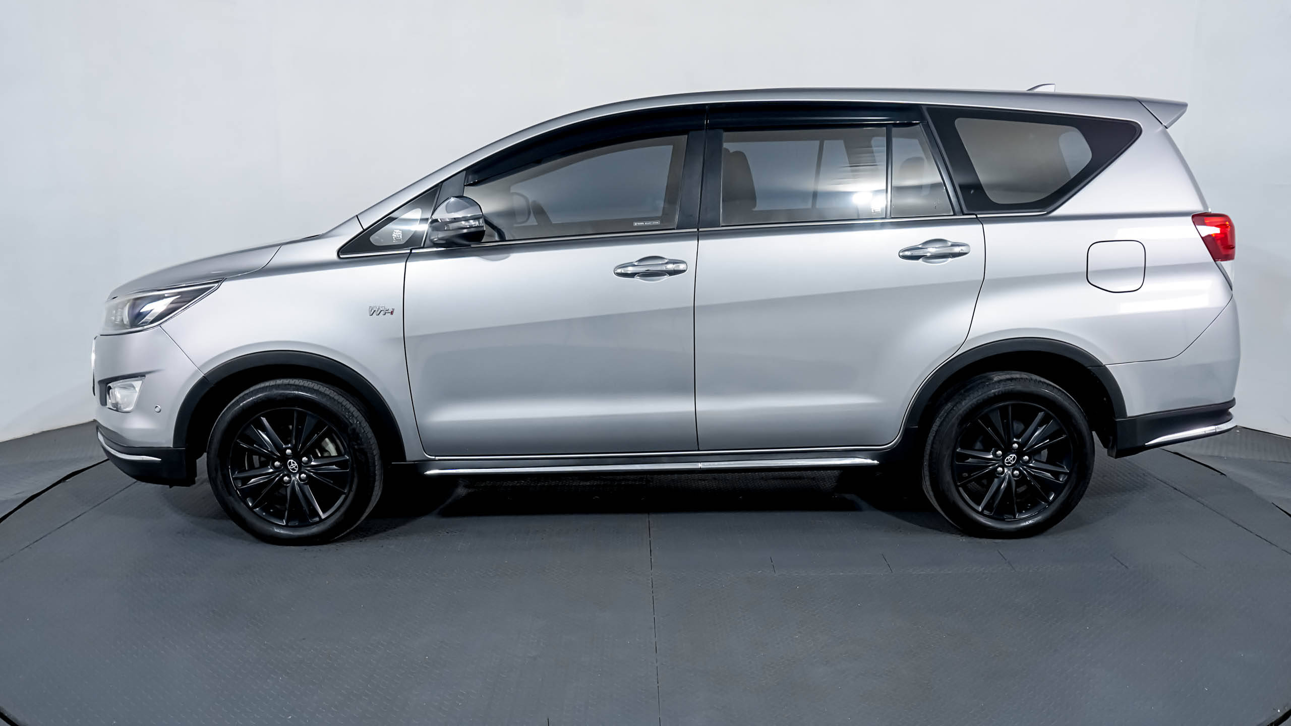 Old 2018 Toyota Kijang Innova 2.0L Venturer AT 2.0L Venturer AT
