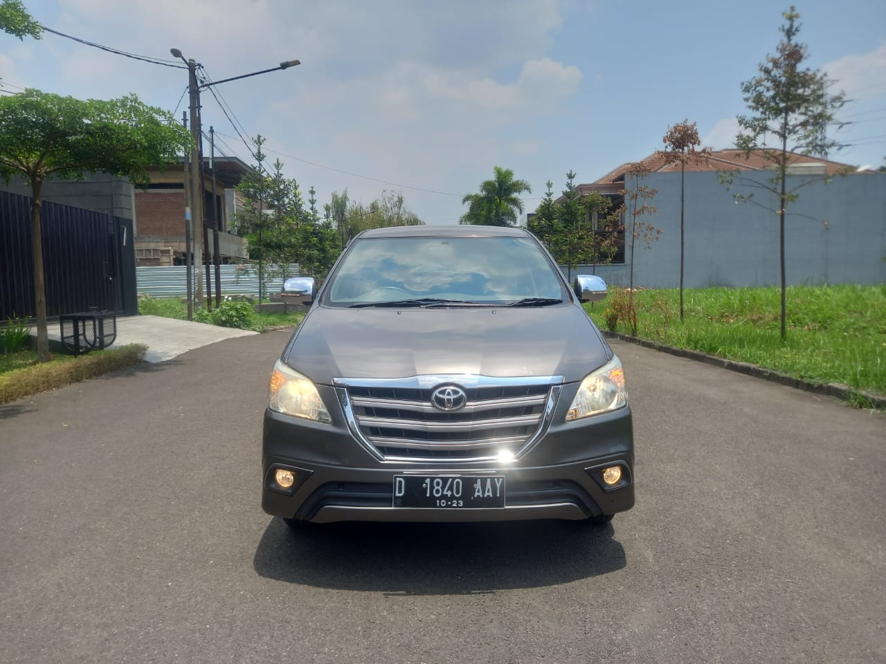 Second Hand 2013 Toyota Innova Second Hand 2013 Toyota Innova