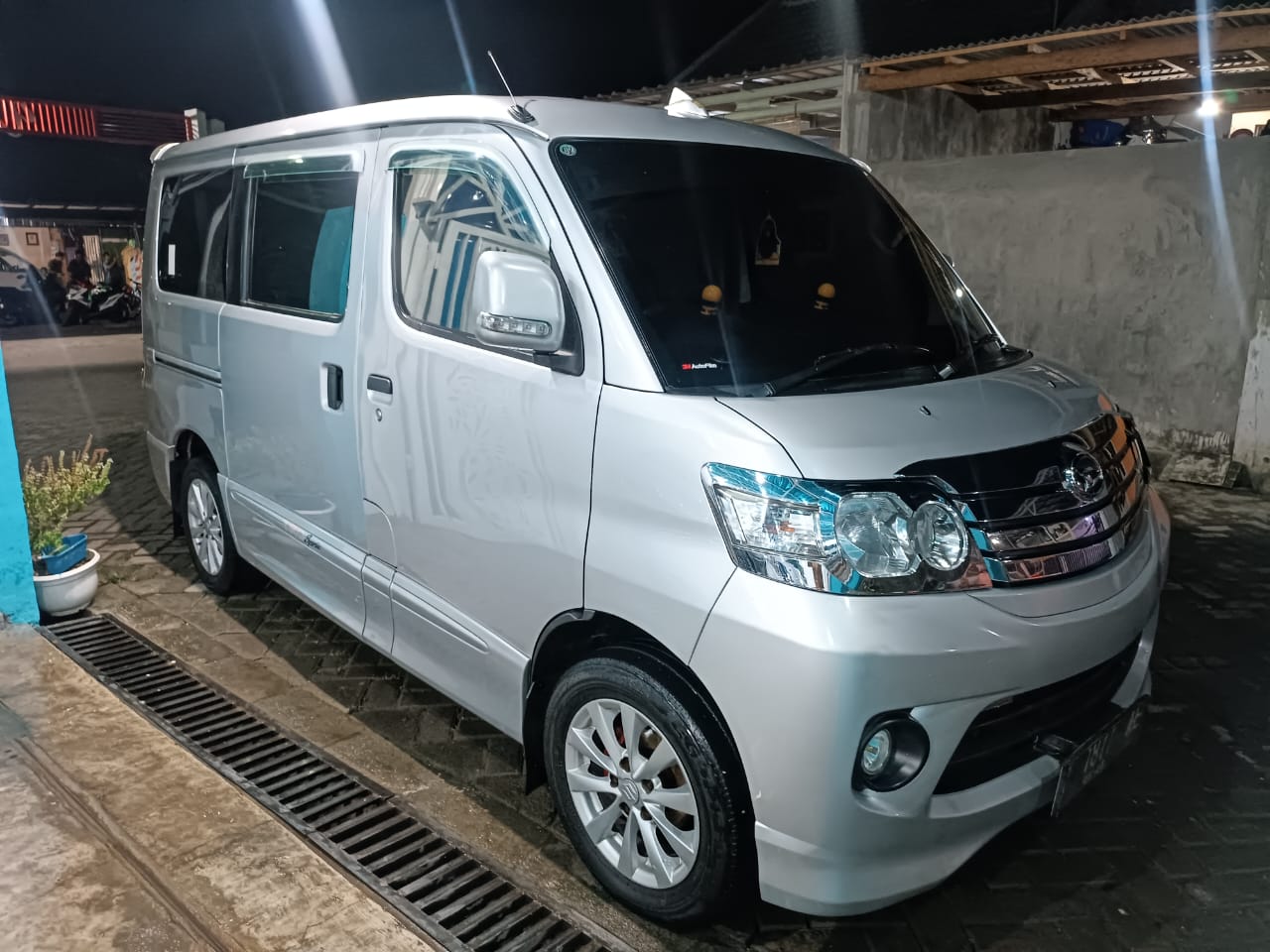 2014 Daihatsu Luxio Bekas 2014 Daihatsu Luxio Bekas