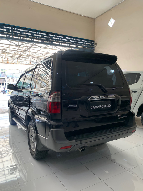 2017 Isuzu Panther 2017 Isuzu Panther