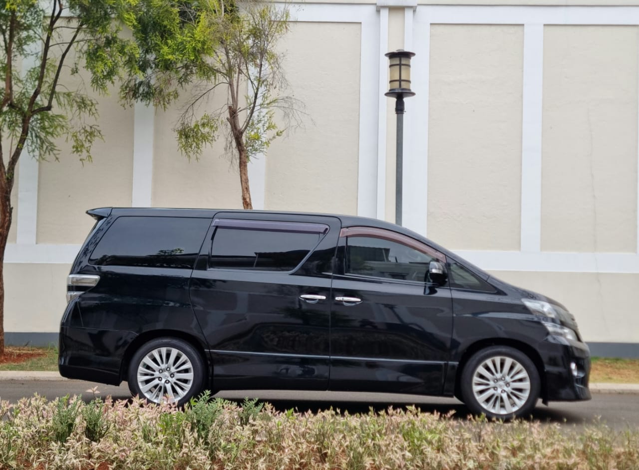 2013 Toyota Vellfire 2013 Toyota Vellfire