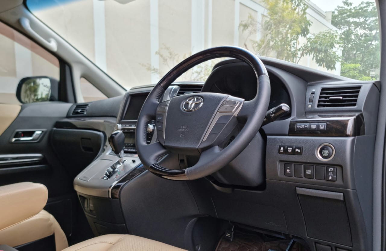 2013 Toyota Vellfire 2013 Toyota Vellfire