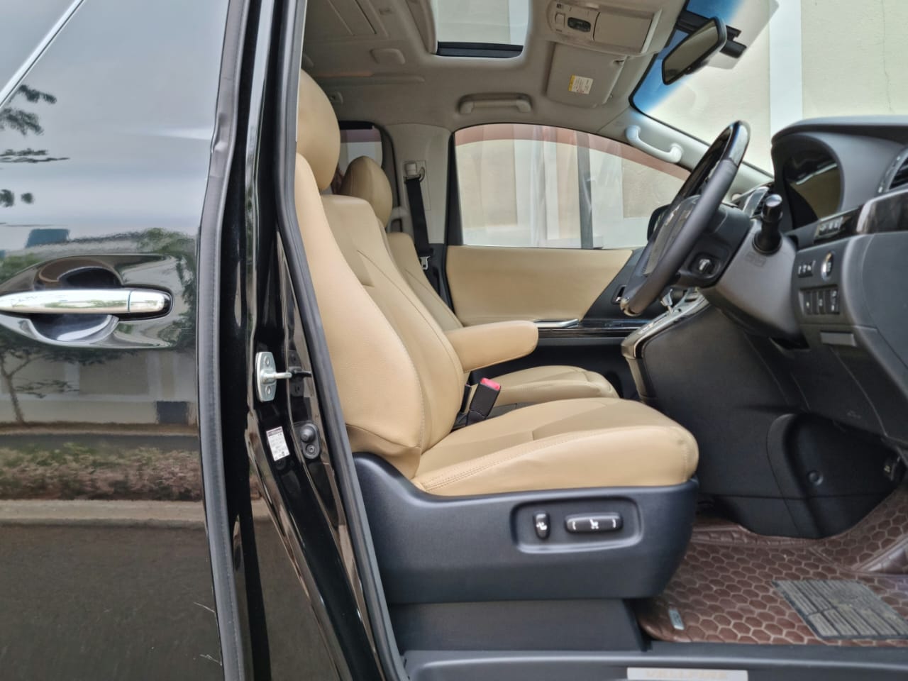 2013 Toyota Vellfire 2013 Toyota Vellfire