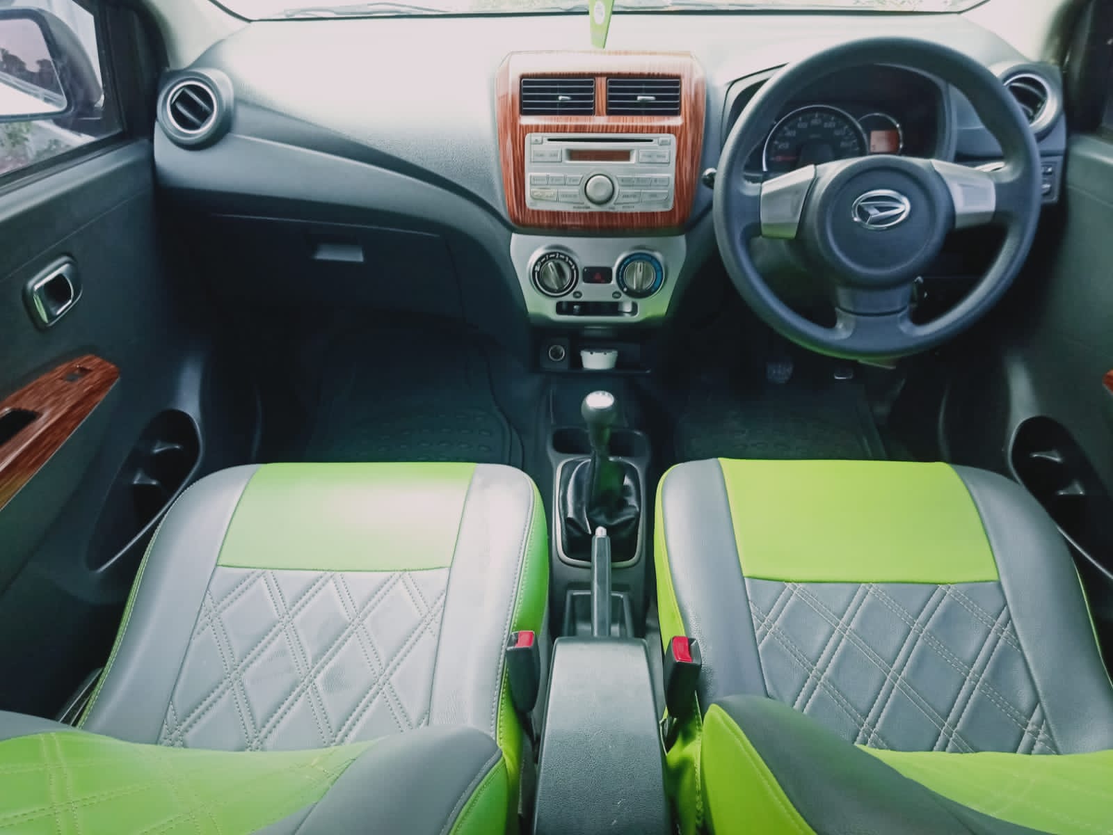 2016 Daihatsu Ayla  2016 Daihatsu Ayla