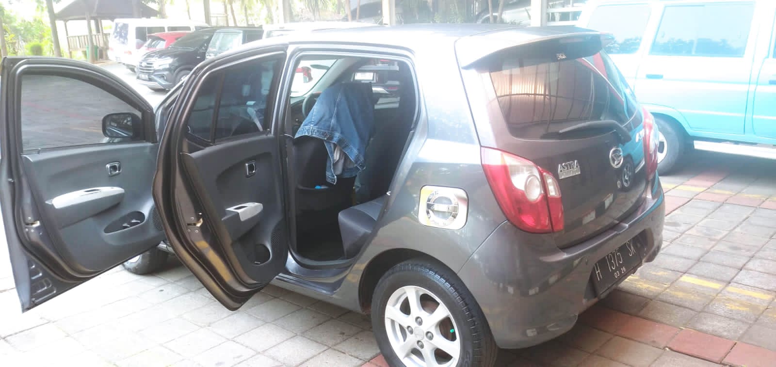 2015 Daihatsu Ayla  2015 Daihatsu Ayla