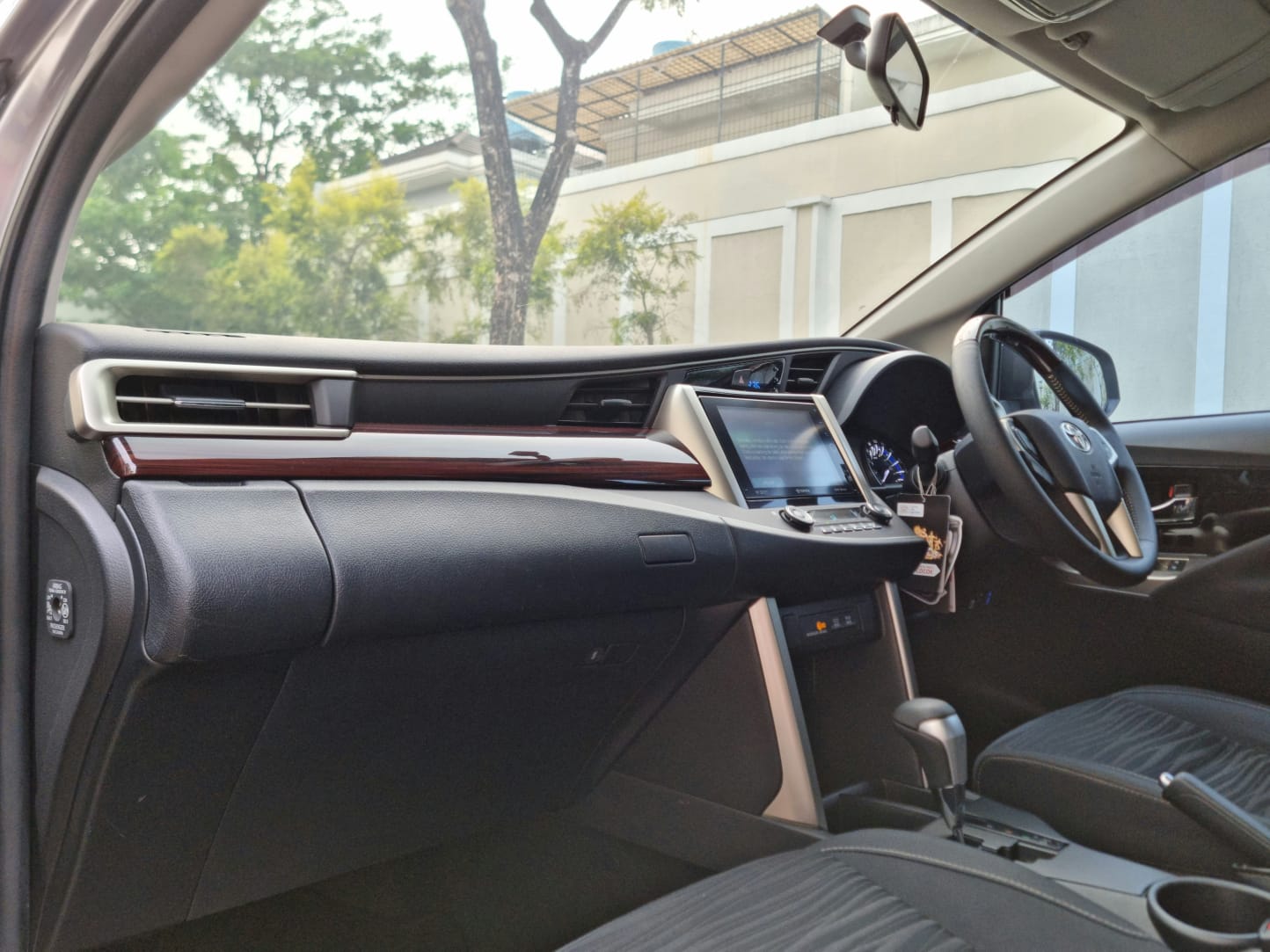 2016 Toyota Kijang Innova 2016 Toyota Kijang Innova