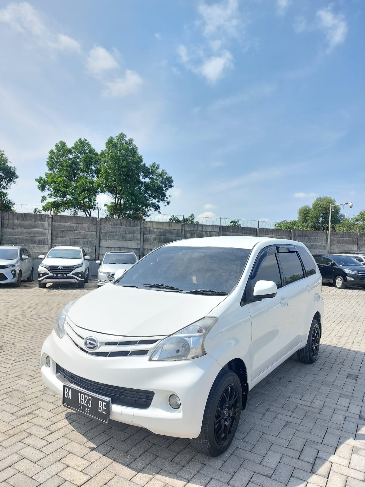 2012 Daihatsu Xenia 2012 Daihatsu Xenia