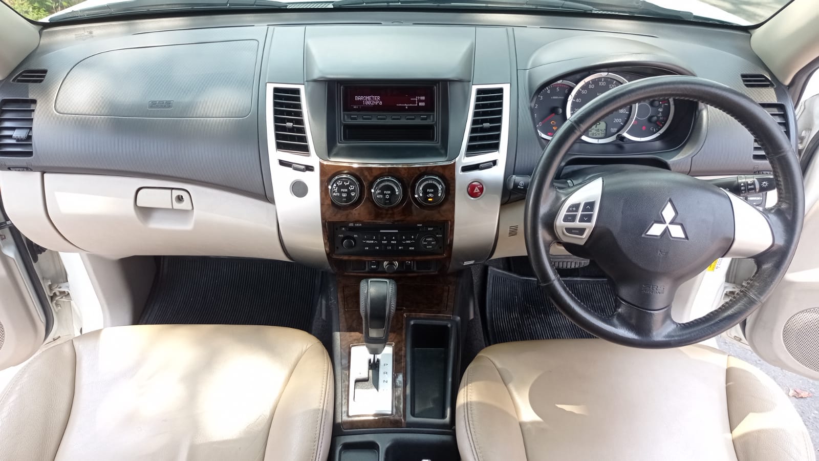 2011 Mitsubishi Pajero Sport  2011 Mitsubishi Pajero Sport