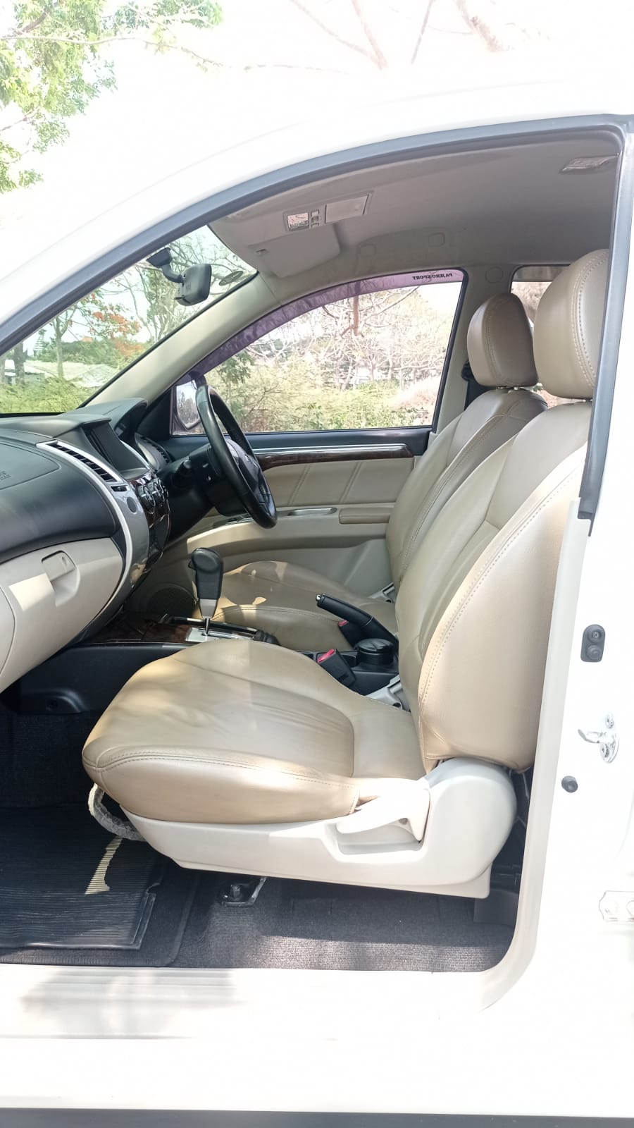 2011 Mitsubishi Pajero Sport  2011 Mitsubishi Pajero Sport