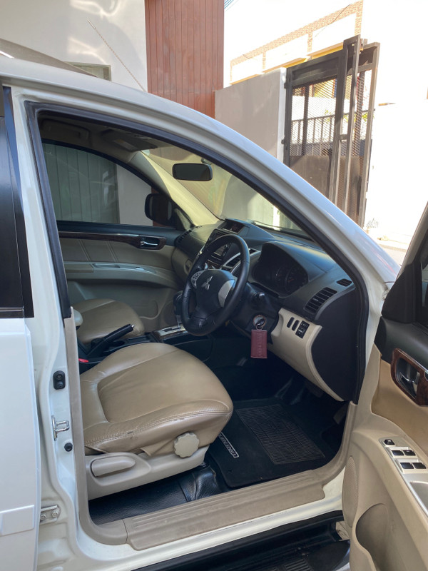 2013 Mitsubishi Pajero Sport  2013 Mitsubishi Pajero Sport