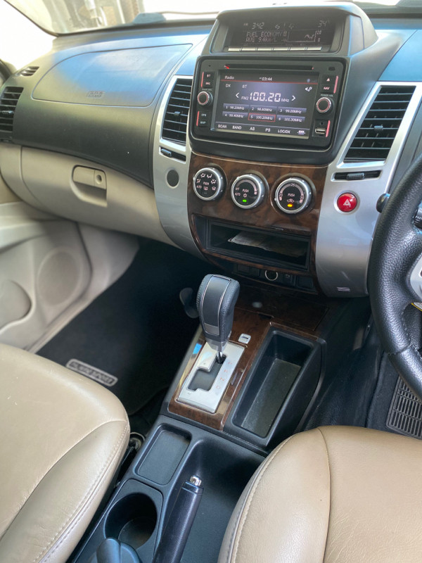 2013 Mitsubishi Pajero Sport  2013 Mitsubishi Pajero Sport