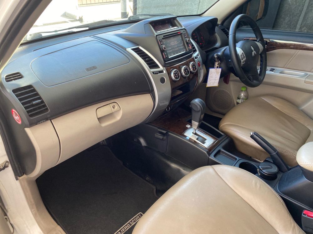 2013 Mitsubishi Pajero Sport  2013 Mitsubishi Pajero Sport