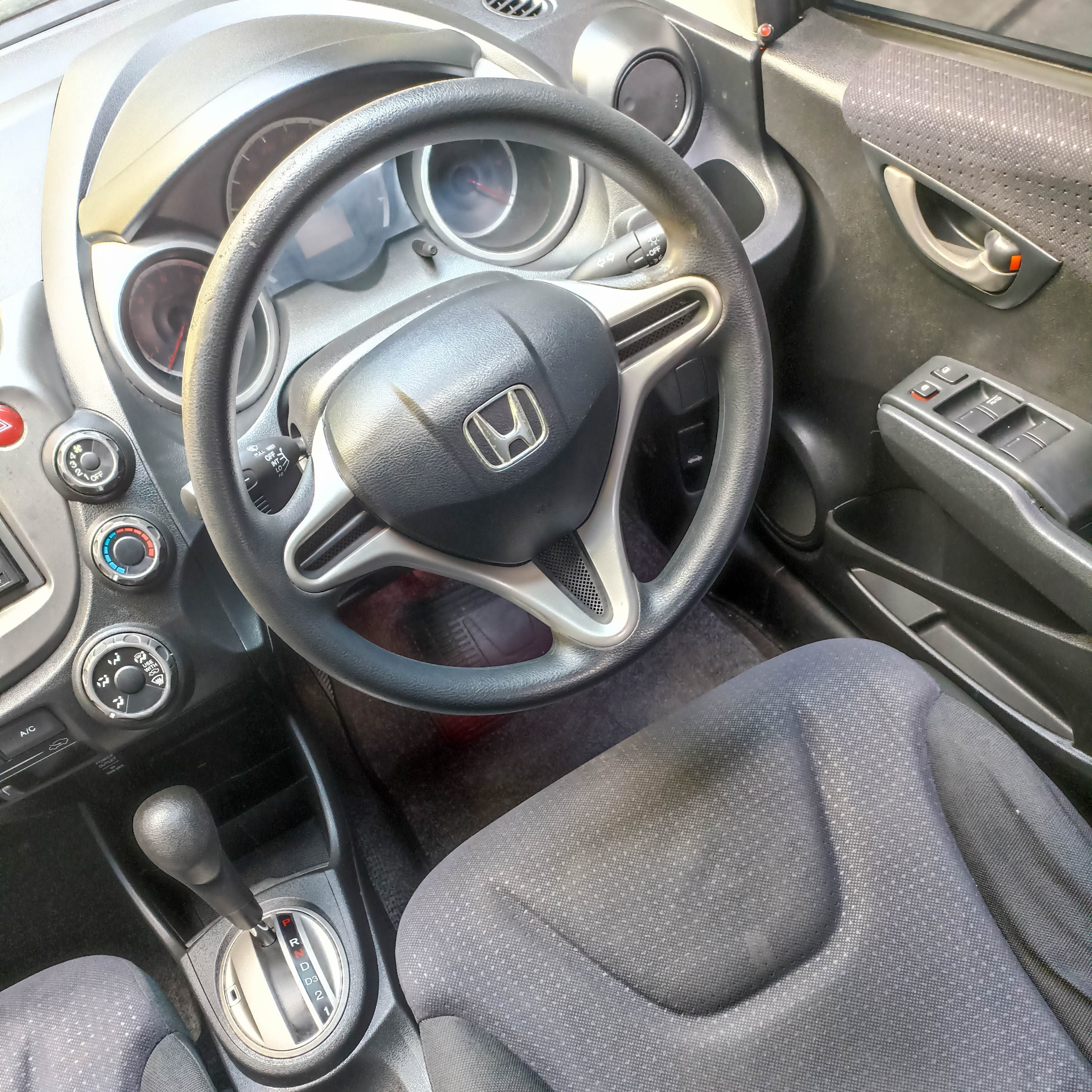 2011 Honda Jazz  1.5L S AT 2011 Honda Jazz  1.5L S AT