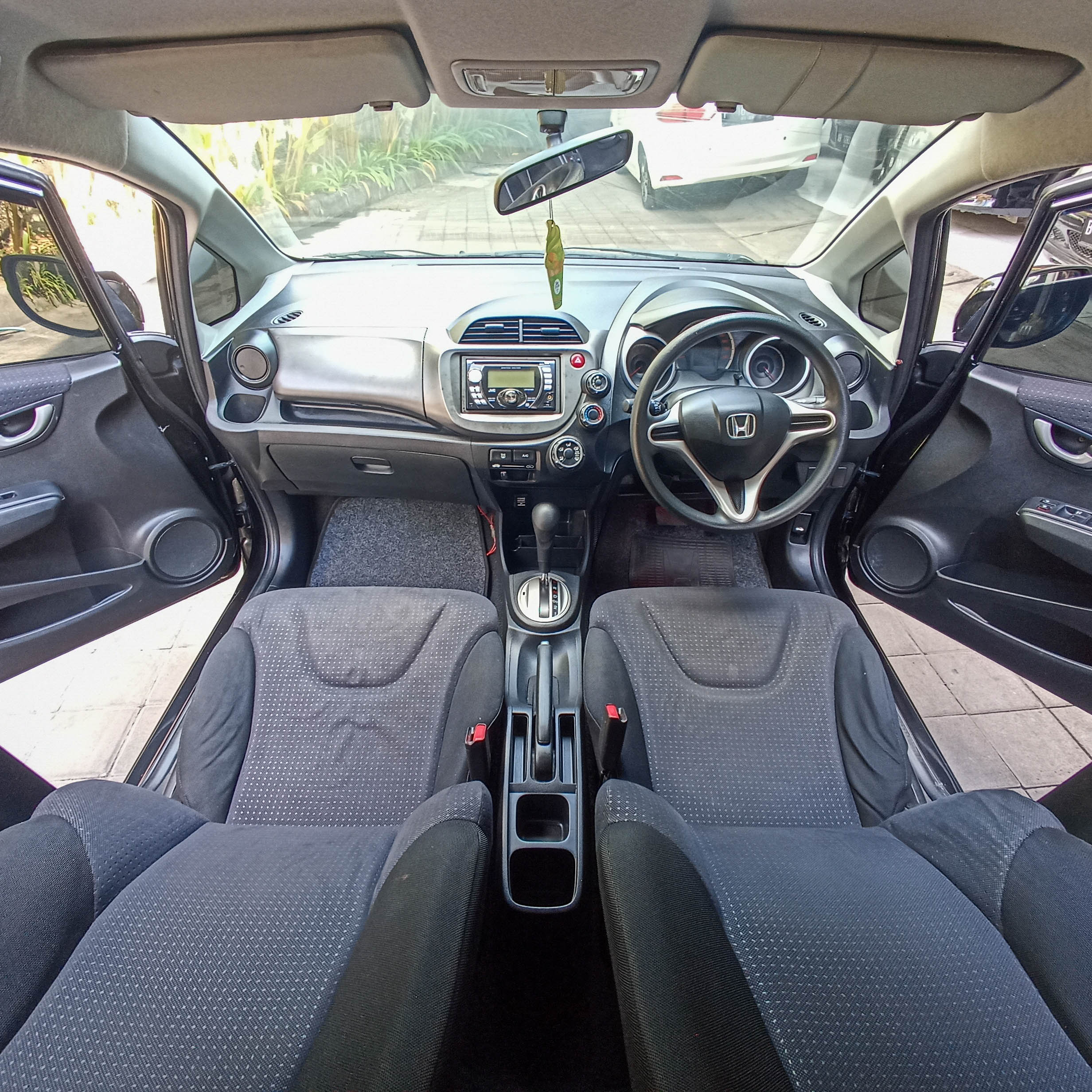 2011 Honda Jazz  1.5L S AT 2011 Honda Jazz  1.5L S AT