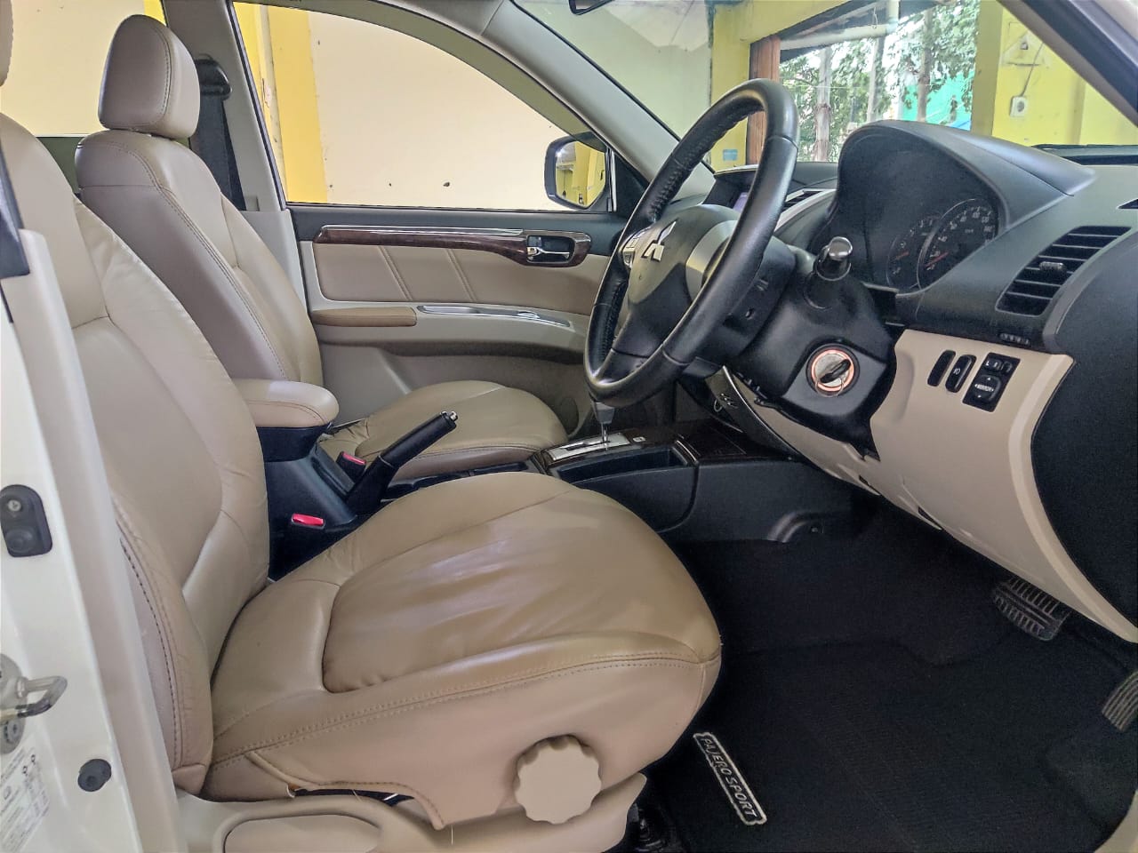 2013 Mitsubishi Pajero 2013 Mitsubishi Pajero