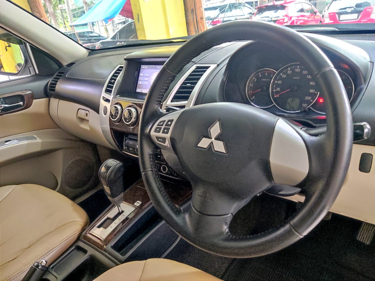 2013 Mitsubishi Pajero 2013 Mitsubishi Pajero