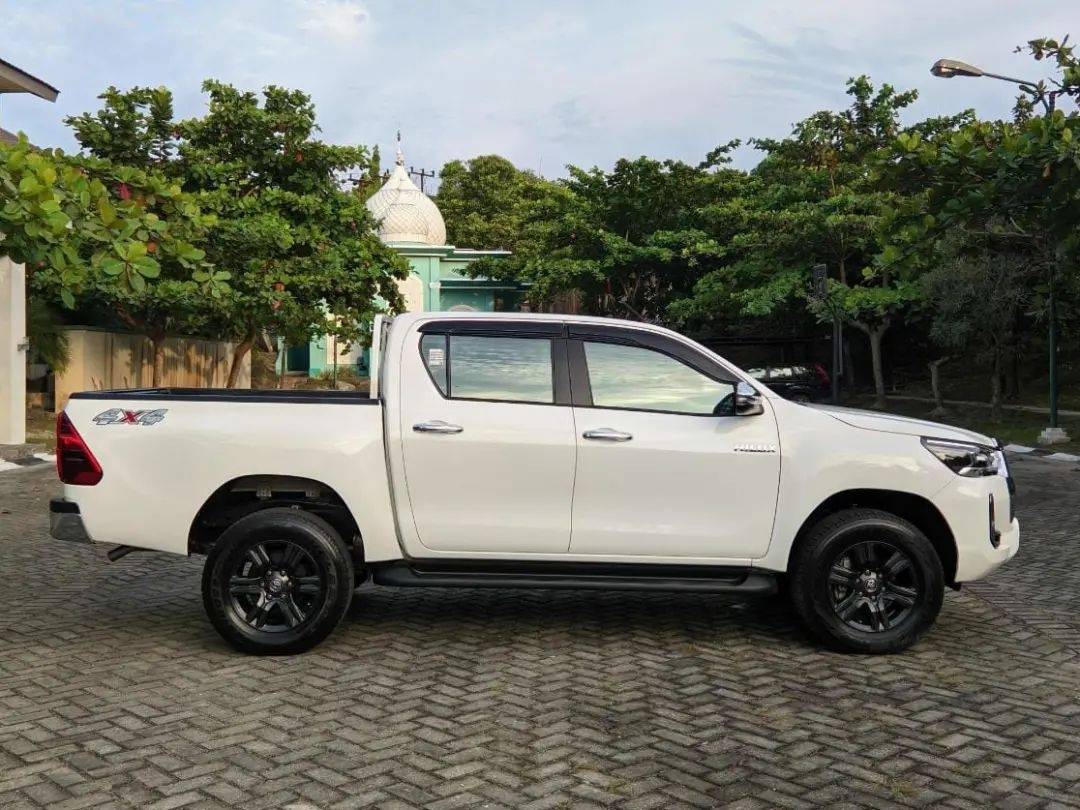 2020 Toyota Hilux Double Cabin V 2.5L MT 2020 Toyota Hilux Double Cabin V 2.5L MT