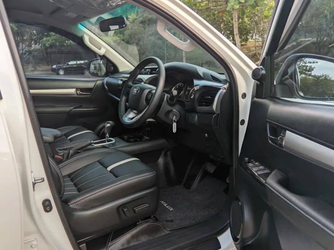 2020 Toyota Hilux Double Cabin V 2.5L MT 2020 Toyota Hilux Double Cabin V 2.5L MT