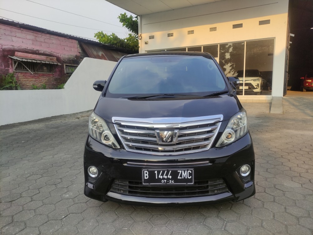 2012 Toyota Alphard