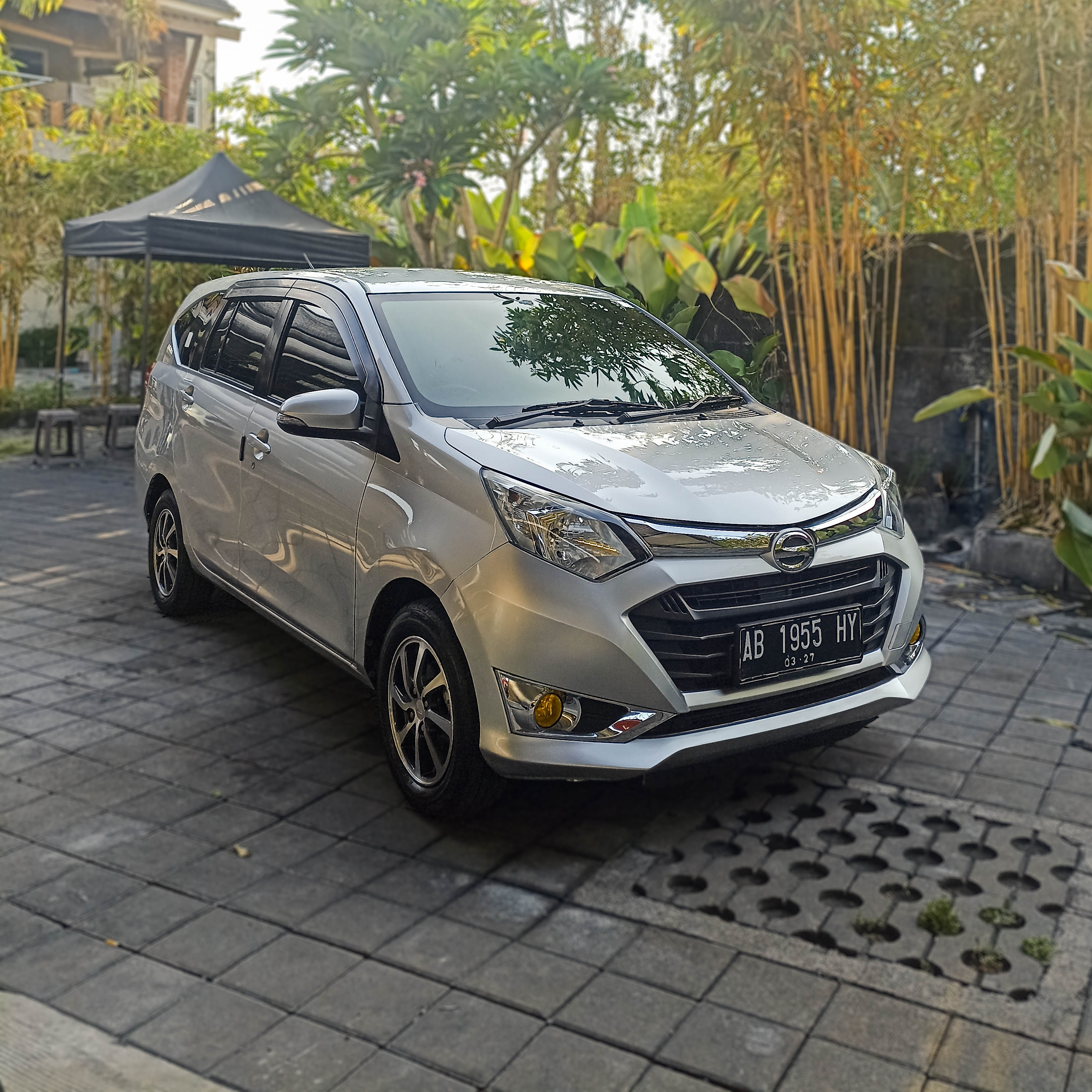 Second Hand 2017 Daihatsu Sigra  1.2 R AT Second Hand 2017 Daihatsu Sigra  1.2 R AT
