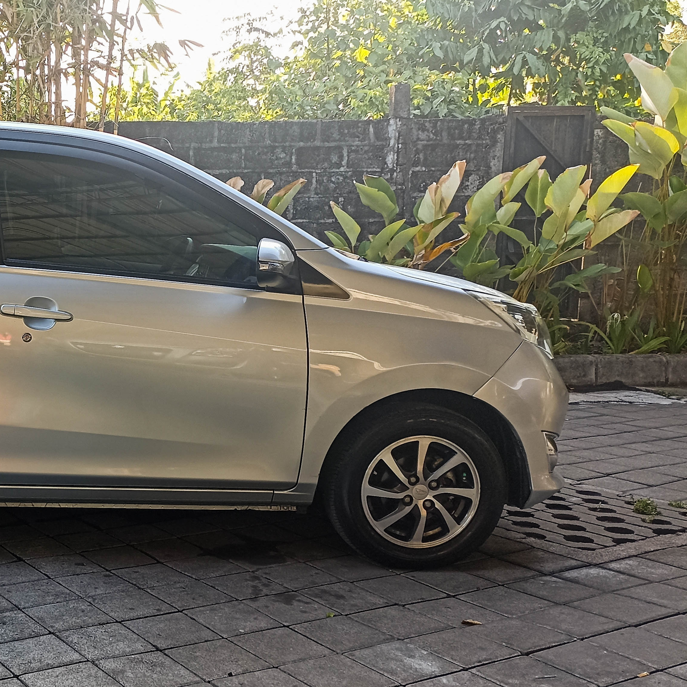 2017 Daihatsu Sigra  1.2 R AT 2017 Daihatsu Sigra  1.2 R AT