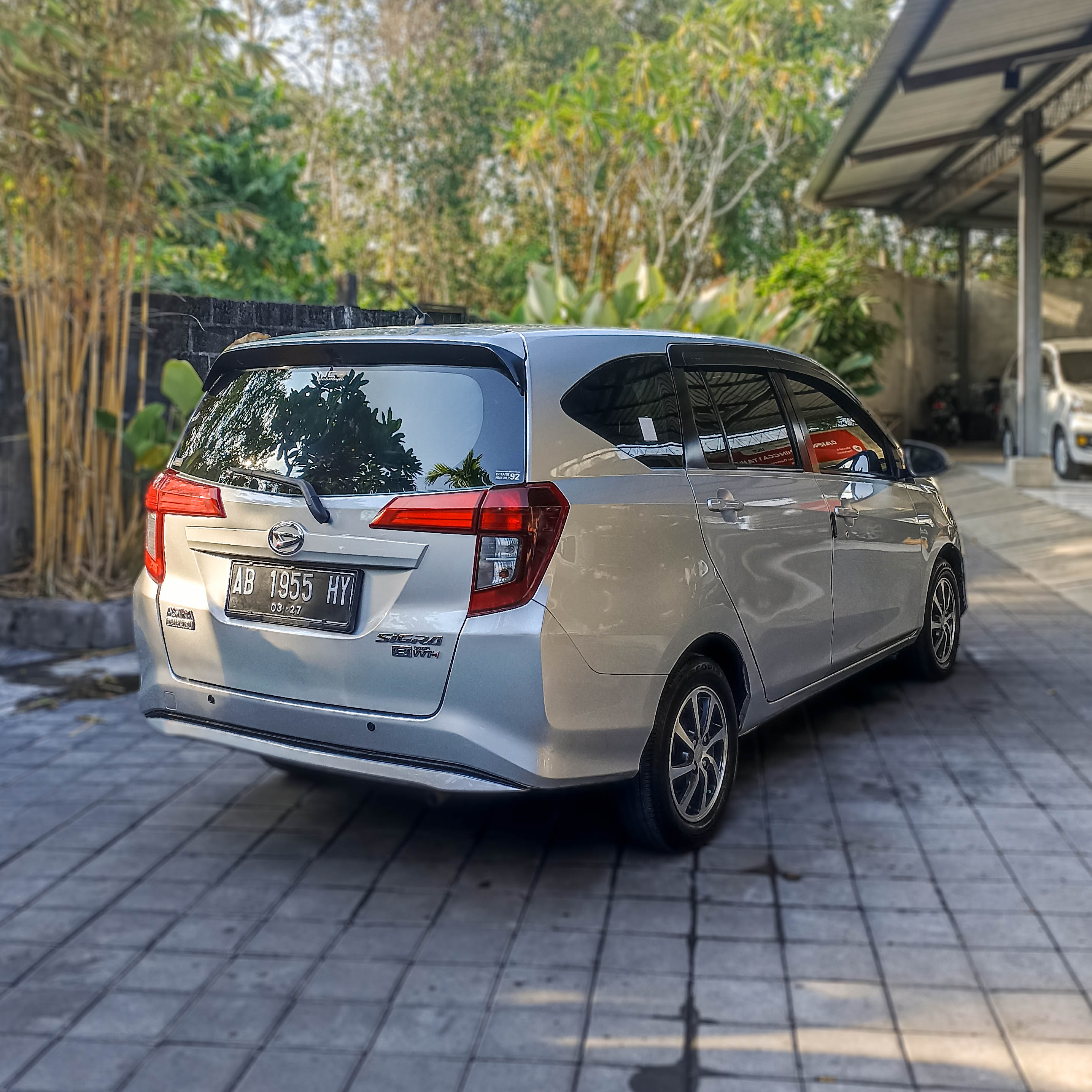 2017 Daihatsu Sigra  1.2 R AT 2017 Daihatsu Sigra  1.2 R AT