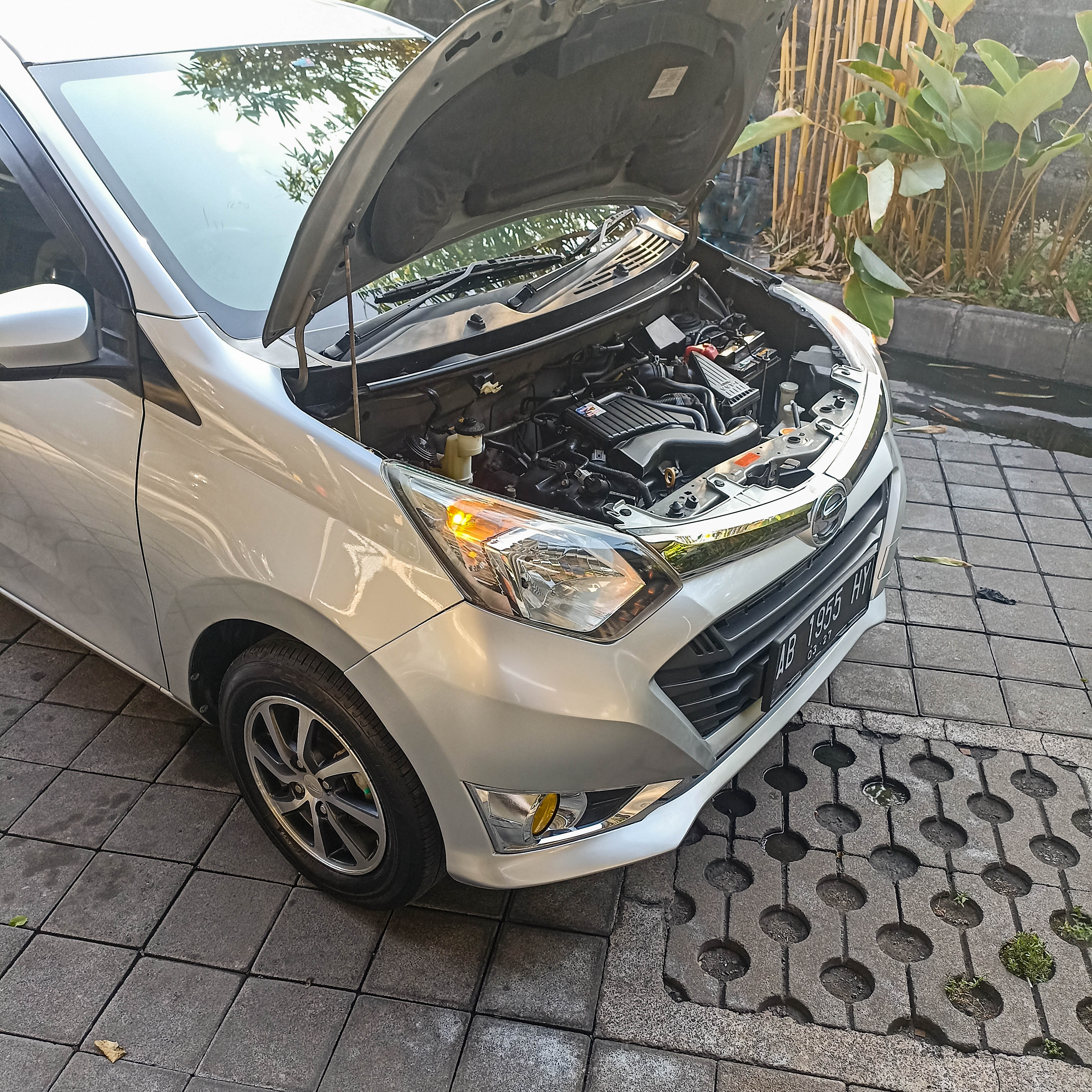 2017 Daihatsu Sigra  1.2 R AT 2017 Daihatsu Sigra  1.2 R AT