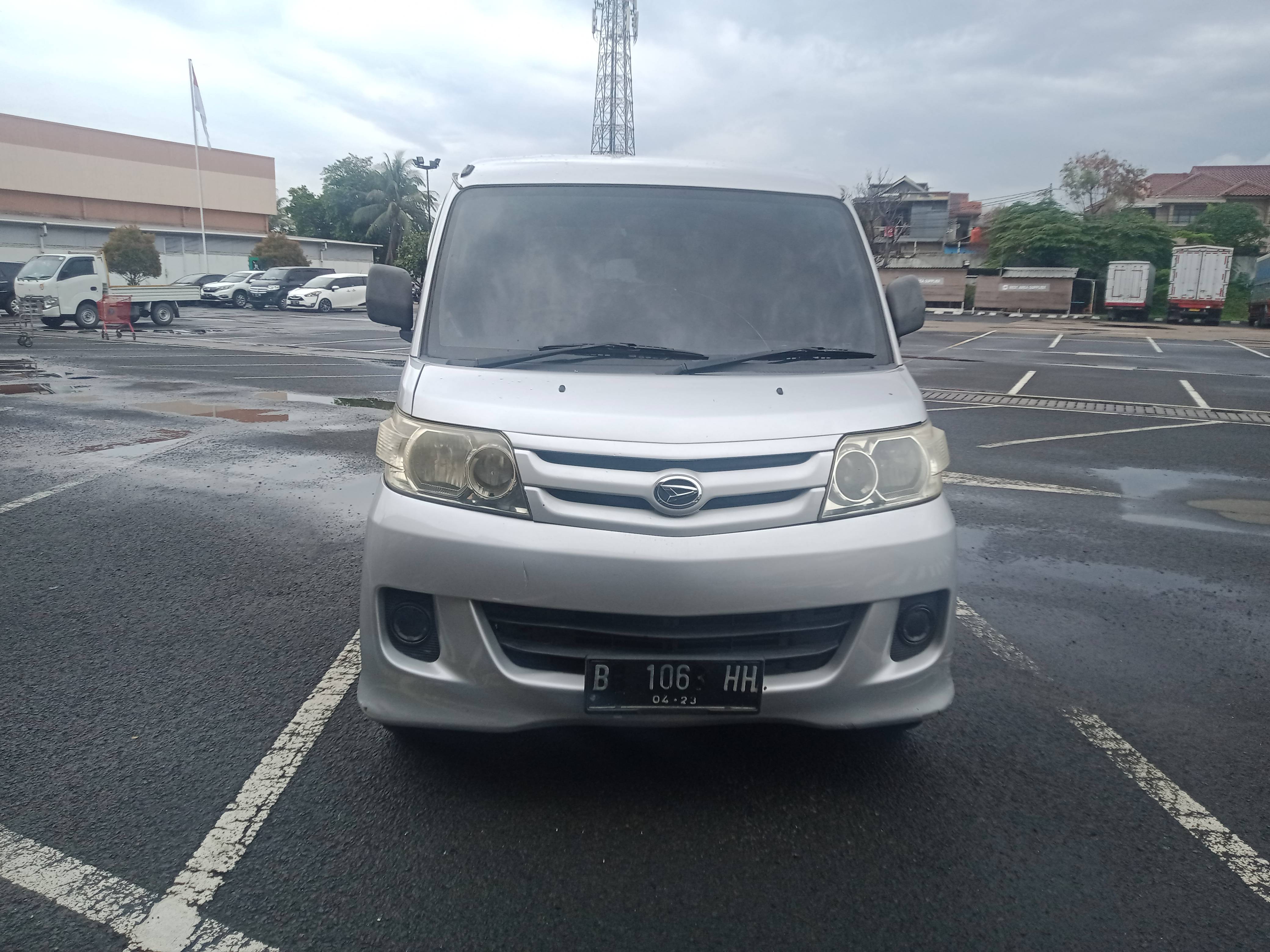 Second Hand 2013 Daihatsu Luxio Second Hand 2013 Daihatsu Luxio