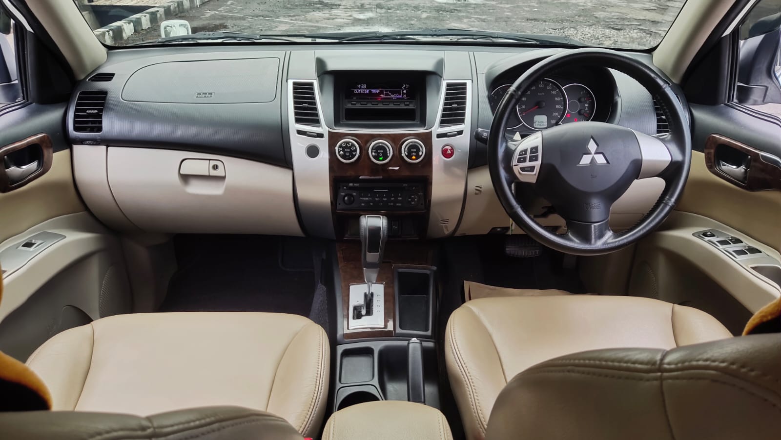 2011 Mitsubishi Pajero 2011 Mitsubishi Pajero