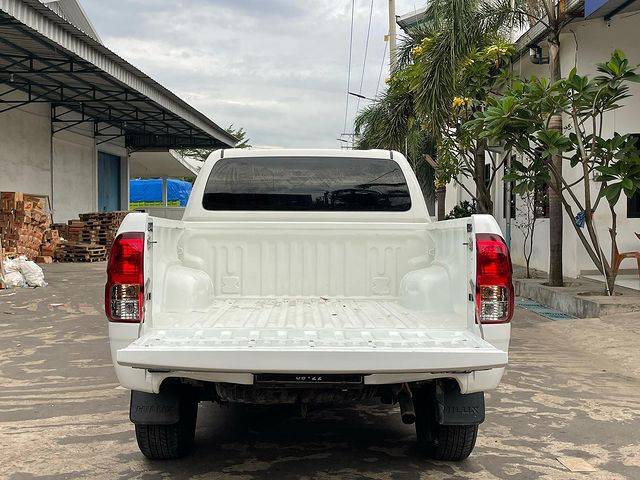 2017 Toyota Hilux Double Cabin G 2.5L MT 2017 Toyota Hilux Double Cabin G 2.5L MT