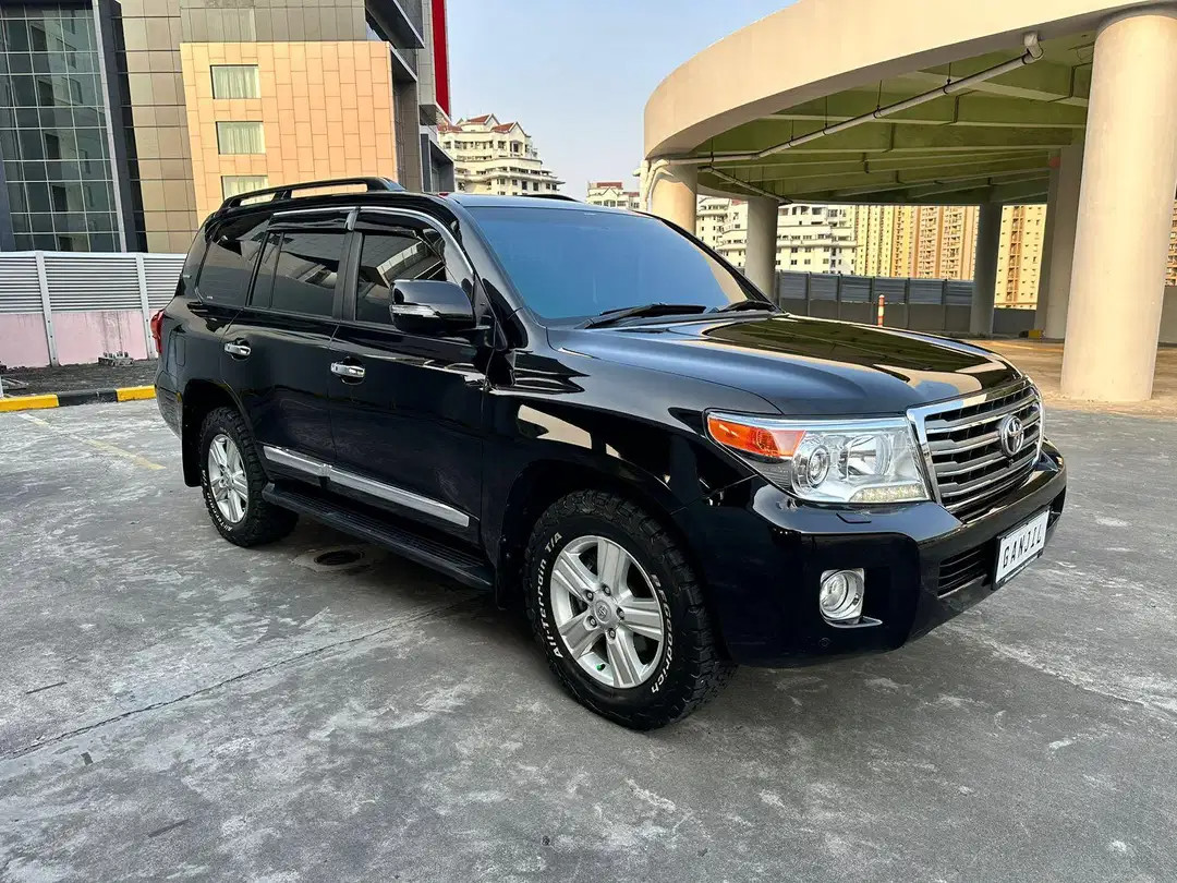 2012 Toyota Land Cruiser  Bekas 2012 Toyota Land Cruiser  Bekas