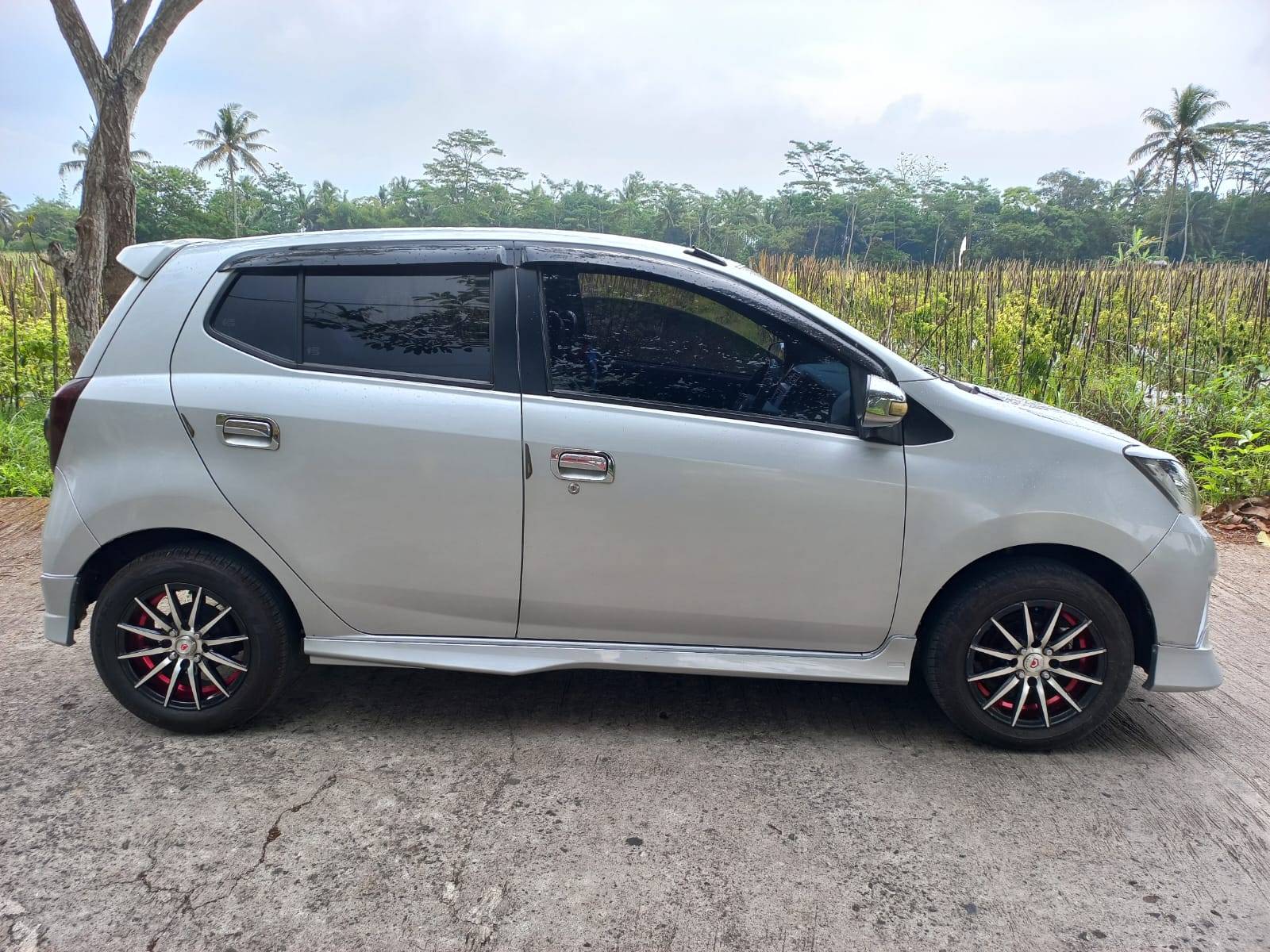 2013 Daihatsu Ayla 2013 Daihatsu Ayla