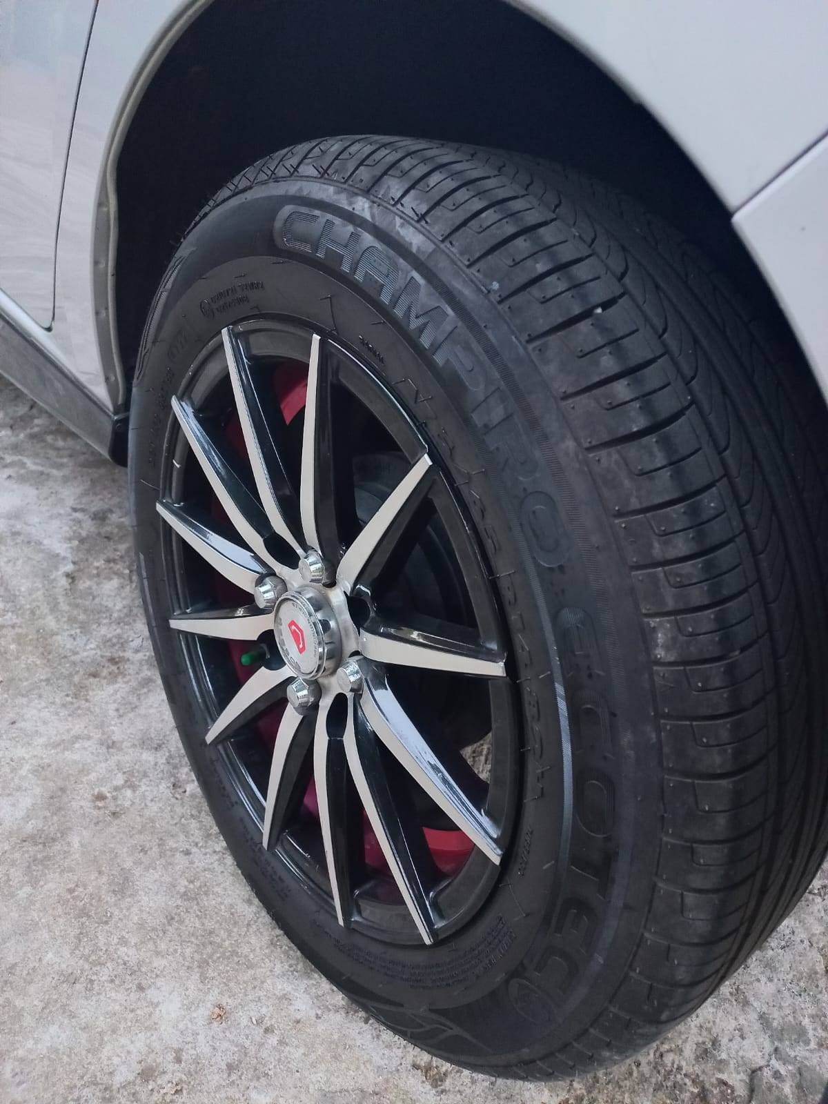 2013 Daihatsu Ayla 2013 Daihatsu Ayla