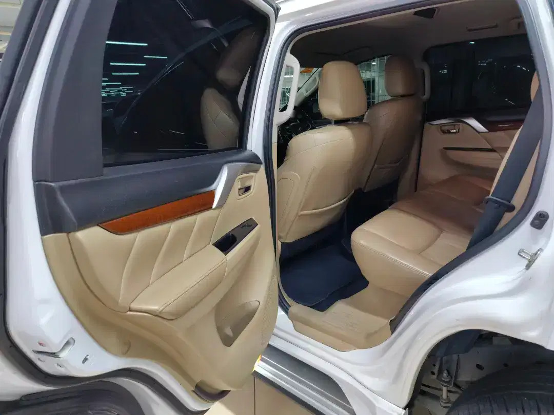 2019 Mitsubishi Pajero Sport  Dakar 4x2 Ultimate 2019 Mitsubishi Pajero Sport  Dakar 4x2 Ultimate